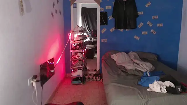 Snapshot of Alid_17 chatting on 11-22-25, 04:22 Alid 17 online show from 11-22-25, 04:22