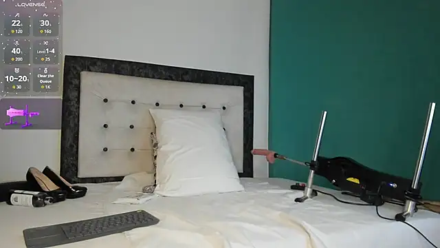 kinky polar online show from 02-25-26, 04:00