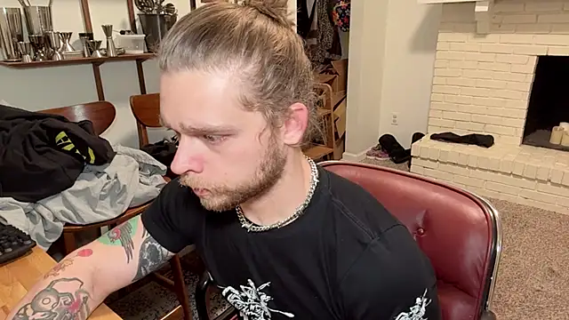 Snapshot of DaddydayDrinkzz chatting on 01-21-25, 05:38 DaddydayDrinkzz online show from 01-21-25, 05:38