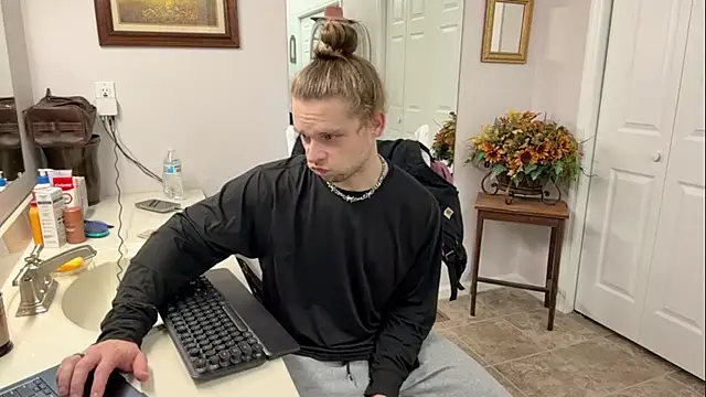 Snapshot of DaddydayDrinkzz chatting on 02-17-25, 05:47 DaddydayDrinkzz online show from 02-17-25, 05:47