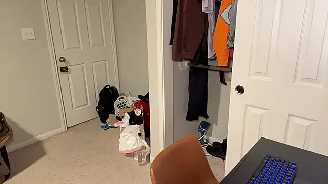 Snapshot of DaddydayDrinkzz chatting on 02-28-25, 07:15 DaddydayDrinkzz online show from 02-28-25, 07:15