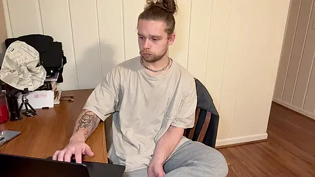 Snapshot of DaddydayDrinkzz chatting on 12-20-25, 05:58 DaddydayDrinkzz online show from 12-20-25, 05:58