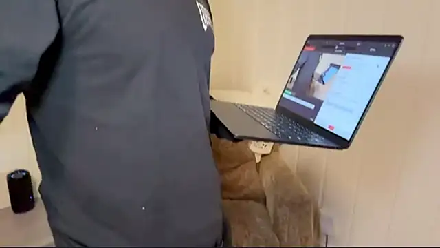 Snapshot of DaddydayDrinkzz chatting on 12-21-25, 05:25 DaddydayDrinkzz online show from 12-21-25, 05:25