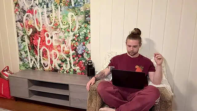 Snapshot of DaddydayDrinkzz chatting on 12-23-25, 05:16 DaddydayDrinkzz online show from 12-23-25, 05:16