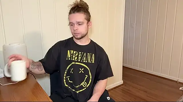 Snapshot of DaddydayDrinkzz chatting on 01-13-26, 05:40 DaddydayDrinkzz online show from 01-13-26, 05:40