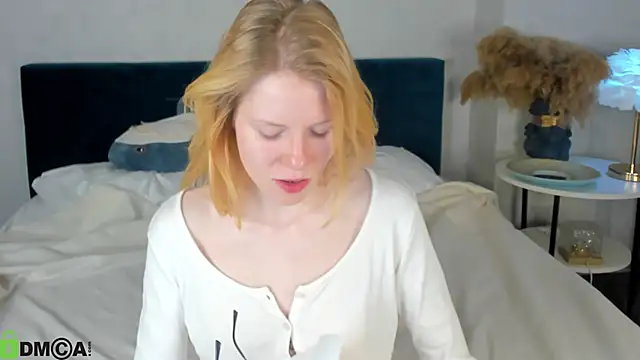 Esme Runn online show from 04-28-26, 03:11