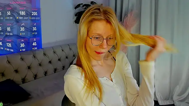 Esme Runn online show from 06-11-26, 03:15