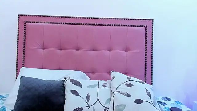 Snapshot of CarolinaGlamour chatting on 02-05-25, 11:17 CarolinaGlamour online show from 02-05-25, 11:17