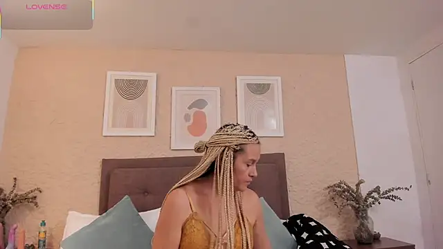 Snapshot of CarolinaGlamour chatting on 09-15-25, 02:22 CarolinaGlamour online show from 09-15-25, 02:22