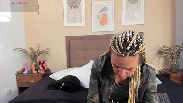 Snapshot of CarolinaGlamour chatting on 09-24-25, 02:59 CarolinaGlamour online show from 09-24-25, 02:59