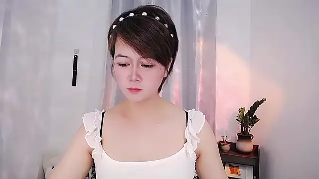Snapshot of Fan_ting chatting on 01-07-25, 05:43 Fan ting online show from 01-07-25, 05:43
