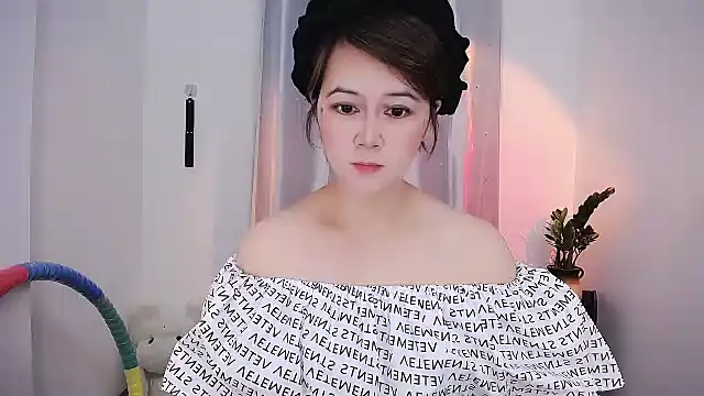 Snapshot of Fan_ting chatting on 01-24-25, 06:24 Fan ting online show from 01-24-25, 06:24