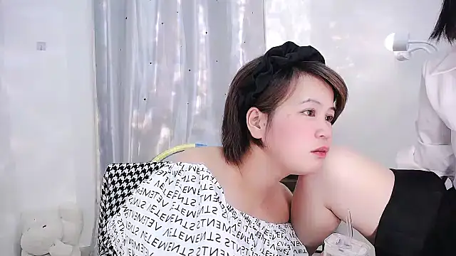 Snapshot of Fan_ting chatting on 02-06-25, 11:43 Fan ting online show from 02-06-25, 11:43