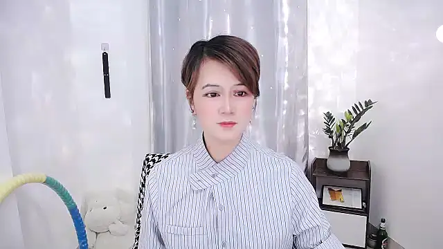 Snapshot of Fan_ting chatting on 02-13-25, 08:17 Fan ting online show from 02-13-25, 08:17