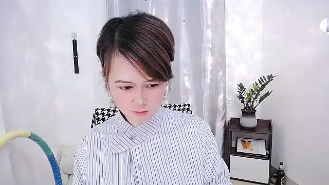 Snapshot of Fan_ting chatting on 02-13-25, 11:17 Fan ting online show from 02-13-25, 11:17