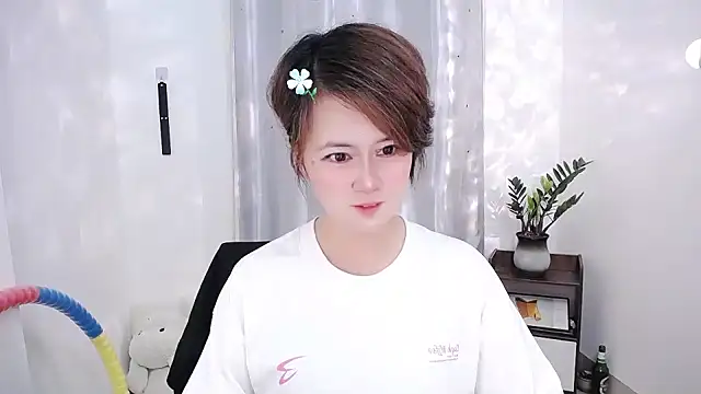 Snapshot of Fan_ting chatting on 02-15-25, 10:11 Fan ting online show from 02-15-25, 10:11