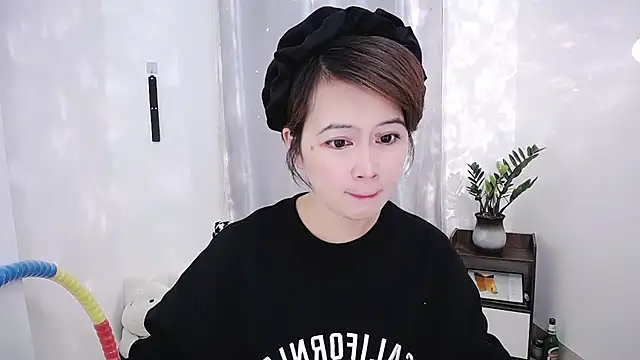 Snapshot of Fan_ting chatting on 02-17-25, 03:04 Fan ting online show from 02-17-25, 03:04