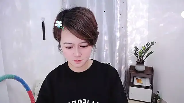 Snapshot of Fan_ting chatting on 02-17-25, 12:16 Fan ting online show from 02-17-25, 12:16