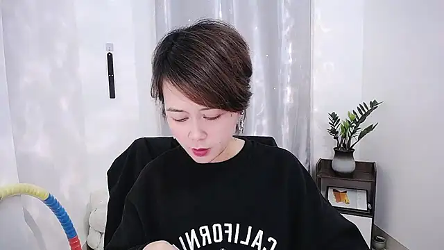 Snapshot of Fan_ting chatting on 02-22-25, 07:12 Fan ting online show from 02-22-25, 07:12