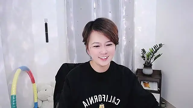 Snapshot of Fan_ting chatting on 02-22-25, 10:18 Fan ting online show from 02-22-25, 10:18