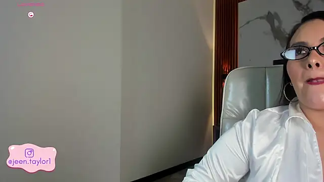 Snapshot of Jeen_Taylor chatting on 10-27-25, 08:13 Jeen Taylor online show from 10-27-25, 08:13