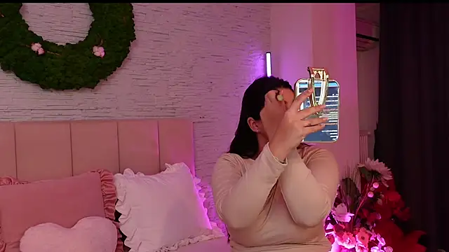 RachelSwaan online show from 10-21-25, 05:19