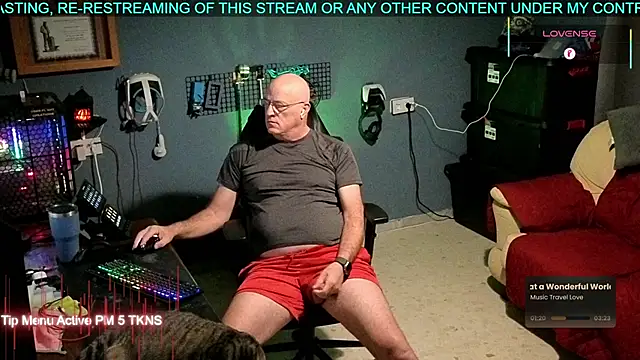 Snapshot of Pilot_Dave_69 chatting on 11-10-25, 05:06 Pilot Dave 69 online show from 11-10-25, 05:06