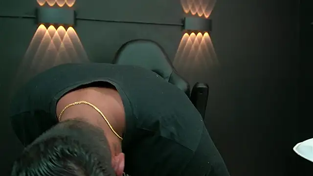 CallumMuscle online show from 12-30-24, 05:34