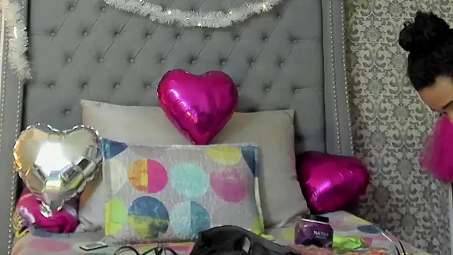 evafoxs online show from 12-15-24, 06:40