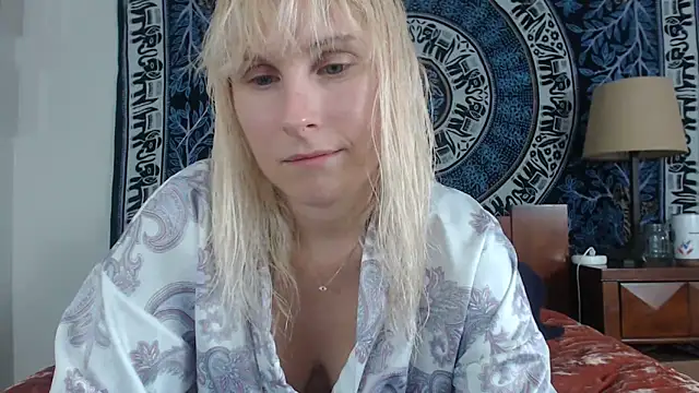 Cutikatxoxo online show from 12-20-24, 02:08