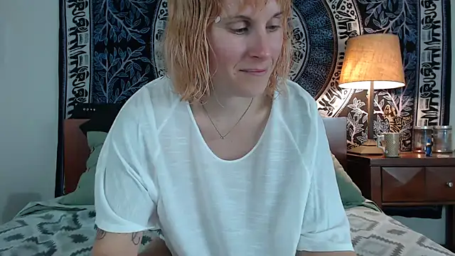 Cutikatxoxo online show from 02-18-25, 02:05