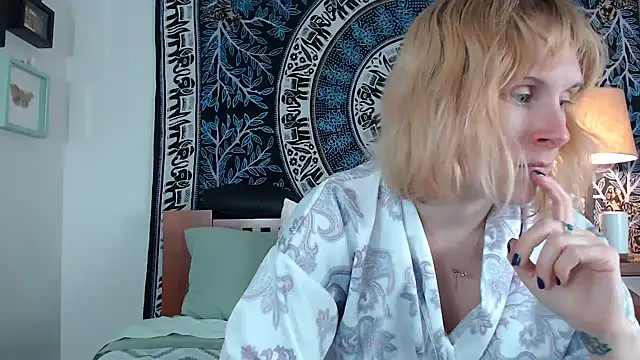 Cutikatxoxo online show from 02-22-25, 02:06