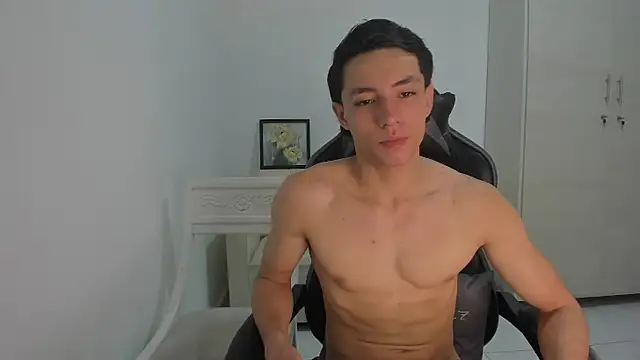 Snapshot of enzo_sloran chatting on 02-18-26, 04:25 enzo sloran online show from 02-18-26, 04:25