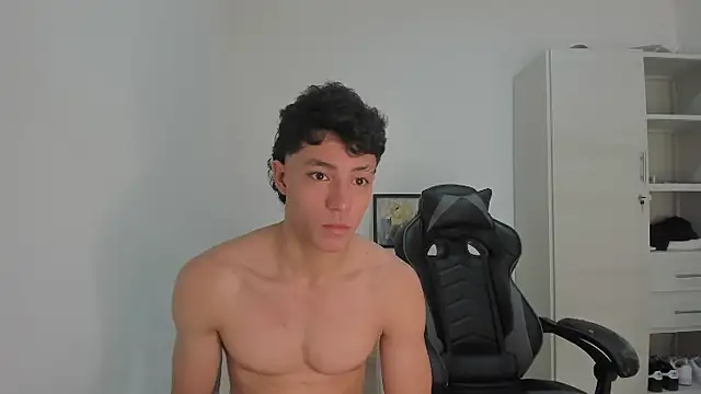 Snapshot of enzo_sloran chatting on 02-21-26, 12:28 enzo sloran online show from 02-21-26, 12:28