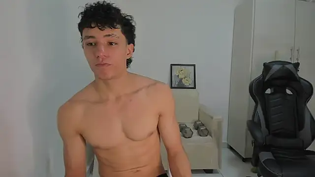 Snapshot of enzo_sloran chatting on 02-27-26, 07:03 enzo sloran online show from 02-27-26, 07:03