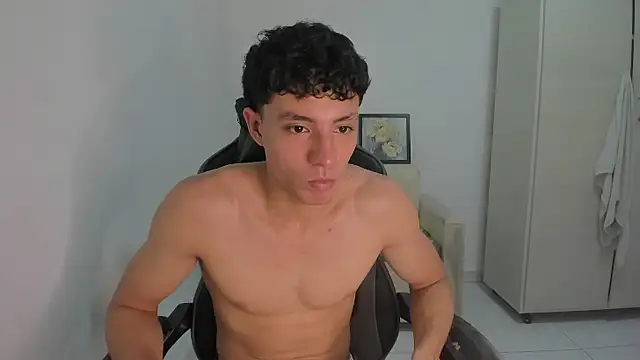 Snapshot of enzo_sloran chatting on 03-02-26, 08:37 enzo sloran online show from 03-02-26, 08:37