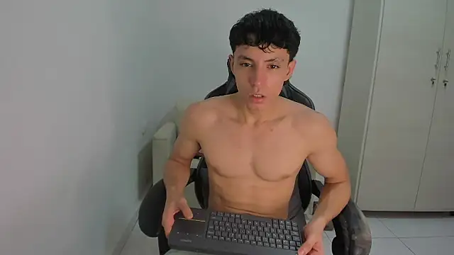 Snapshot of enzo_sloran chatting on 03-03-26, 07:09 enzo sloran online show from 03-03-26, 07:09