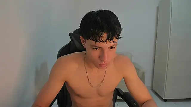 Snapshot of enzo_sloran chatting on 03-06-26, 04:58 enzo sloran online show from 03-06-26, 04:58