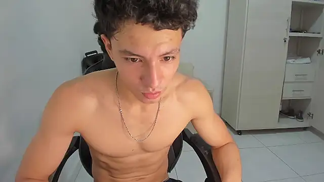 Snapshot of enzo_sloran chatting on 03-11-26, 05:52 enzo sloran online show from 03-11-26, 05:52