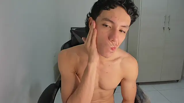 Snapshot of enzo_sloran chatting on 03-20-26, 05:29 enzo sloran online show from 03-20-26, 05:29