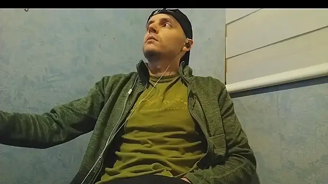 Snapshot of nextdoorneighbor chatting on 12-14-24, 12:33 nextdoorneighbor online show from 12-14-24, 12:33