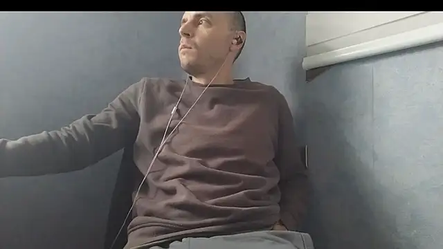 Snapshot of nextdoorneighbor chatting on 01-11-25, 01:43 nextdoorneighbor online show from 01-11-25, 01:43