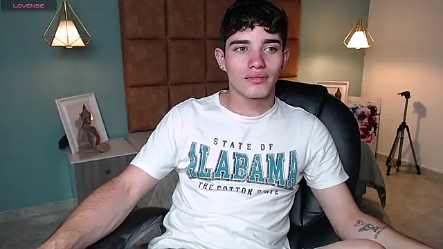 AlejooTwink online show from 02-12-25, 06:19