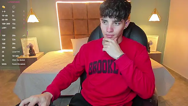 AlejooTwink online show from 10-21-25, 03:07