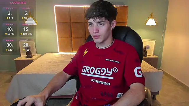 AlejooTwink online show from 10-28-25, 01:42