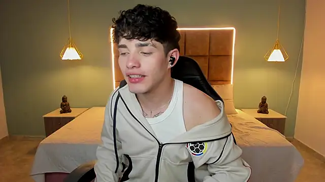 AlejooTwink online show from 06-12-26, 03:38