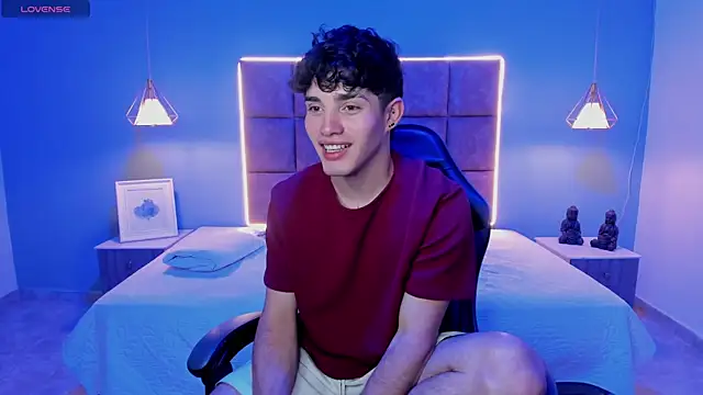 Snapshot of AlejooTwink chatting on 07-16-26, 05:13 AlejooTwink online show from 07-16-26, 05:13