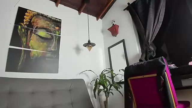 Snapshot of Layla_707 chatting on 03-18-25, 12:49 Layla 707 online show from 03-18-25, 12:49