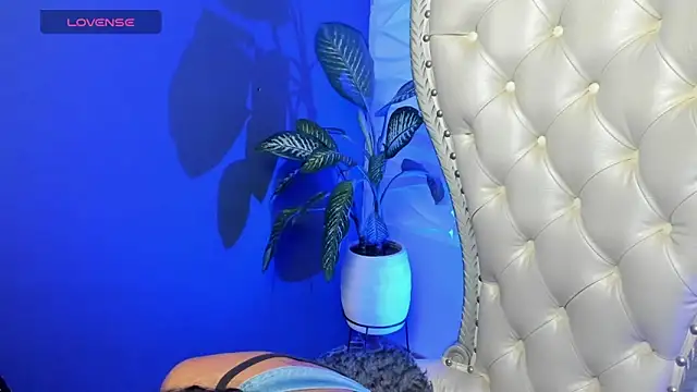 Snapshot of Layla_707 chatting on 10-31-25, 12:22 Layla 707 online show from 10-31-25, 12:22