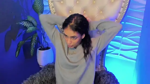 Snapshot of Layla_707 chatting on 11-04-25, 01:38 Layla 707 online show from 11-04-25, 01:38